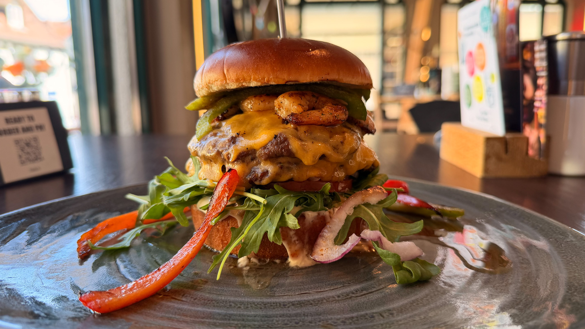 Hoch2 Burger - TWIST Donaueschingen -Herzhafter Burger mit Garnelen vom Grill